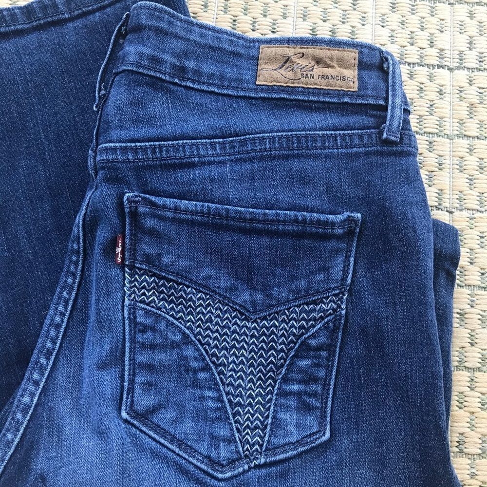 - Levi’s Bootcut Jean with embroidered pockets Size 8/29 - Picture 3 of 9